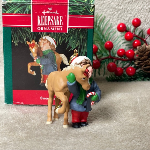 Keepsake ornament Sweet talk a foal and a boy - Picture 3 of 11